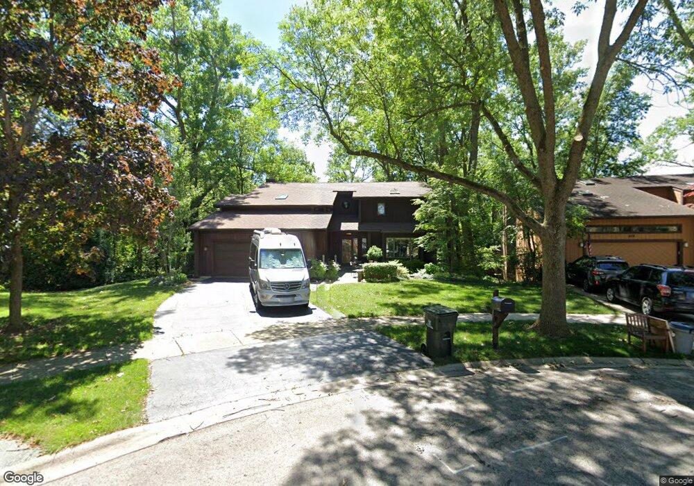 828 Biltmore Ct, Naperville, IL 60563 - photo 1