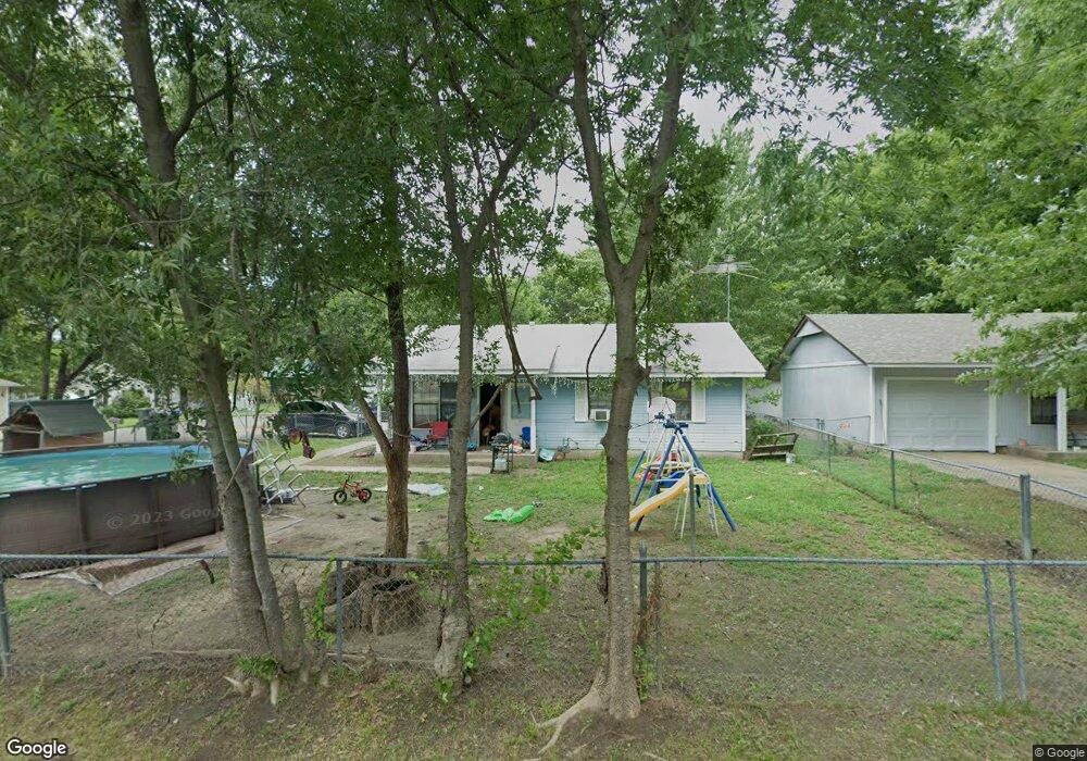 202 E Payne St, Claremore, OK 74017 - photo 1