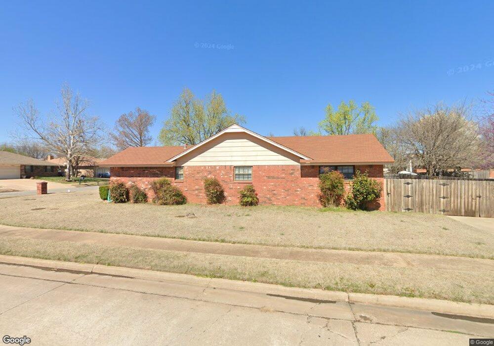 300 N Ramblin Oaks Dr, Moore, OK 73160 - photo 1