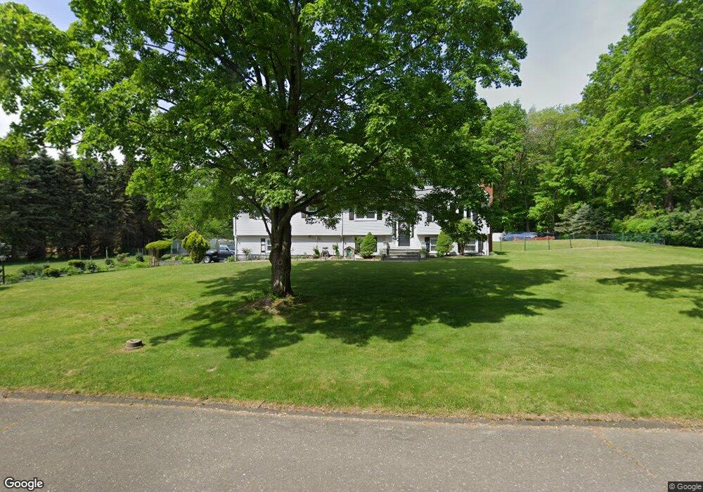 31 Mayflower Dr, Trumbull, CT 06611 - photo 1