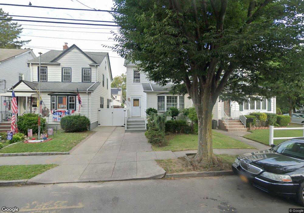 8906 239th St, Bellerose, NY 11426 - photo 1