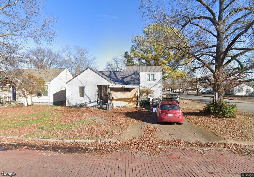 301 Katy Ave, Parsons, KS 67357 - photo 1