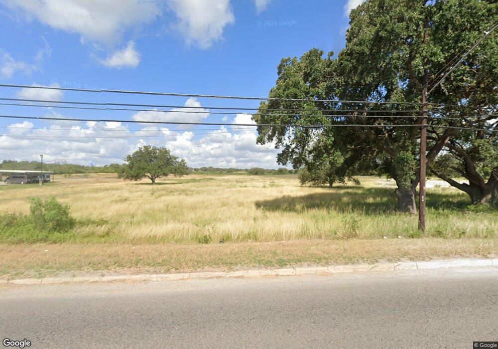 3413 N Saint Marys St, Beeville, TX 78102 - photo 1