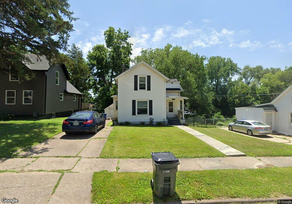 2327 E Pleasant St, Davenport, IA 52803 - photo 1
