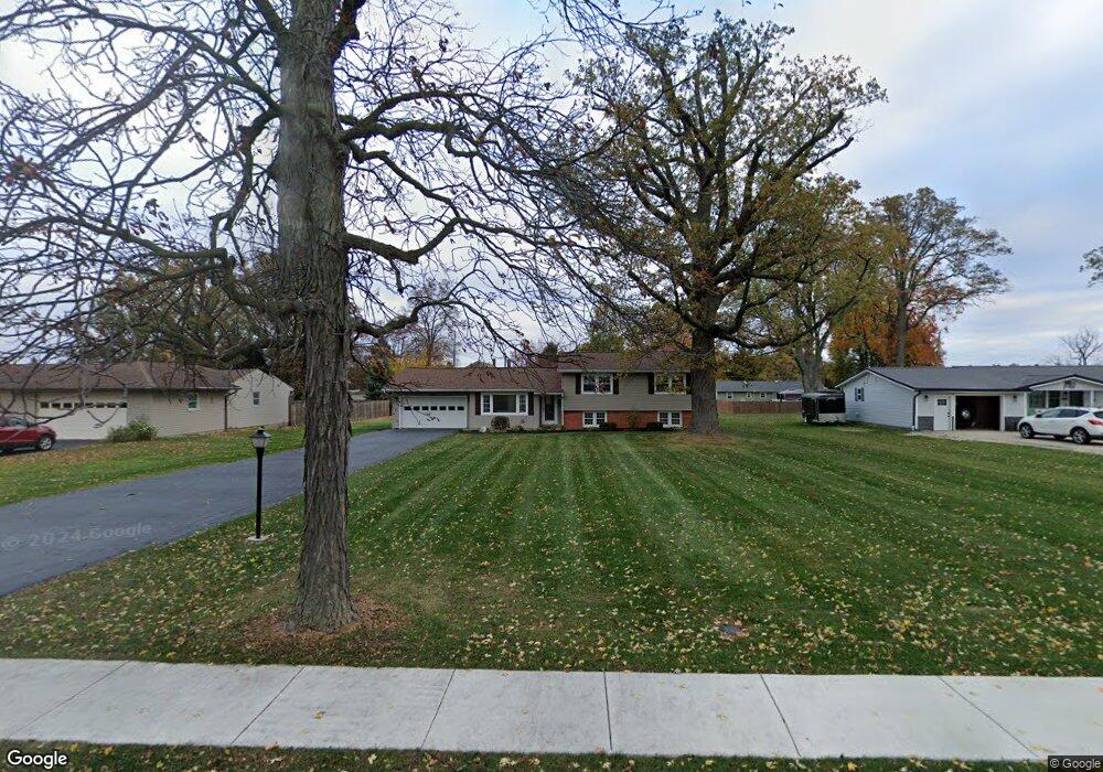 406 Woodlawn Dr, Wapakoneta, OH 45895 - photo 1