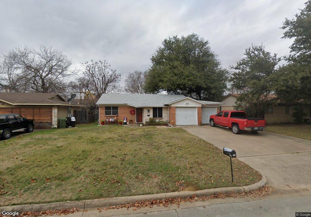 537 Livingston Dr, Hurst, TX 76053 - photo 1