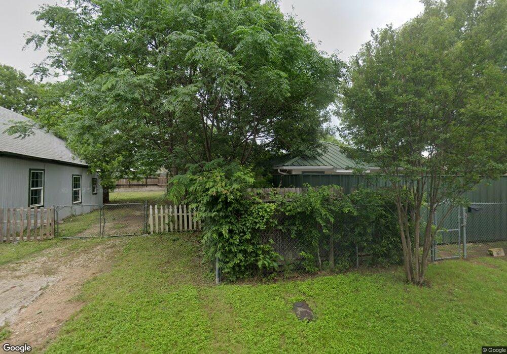 302 N Wilhite St, Cleburne, TX 76031 - photo 1