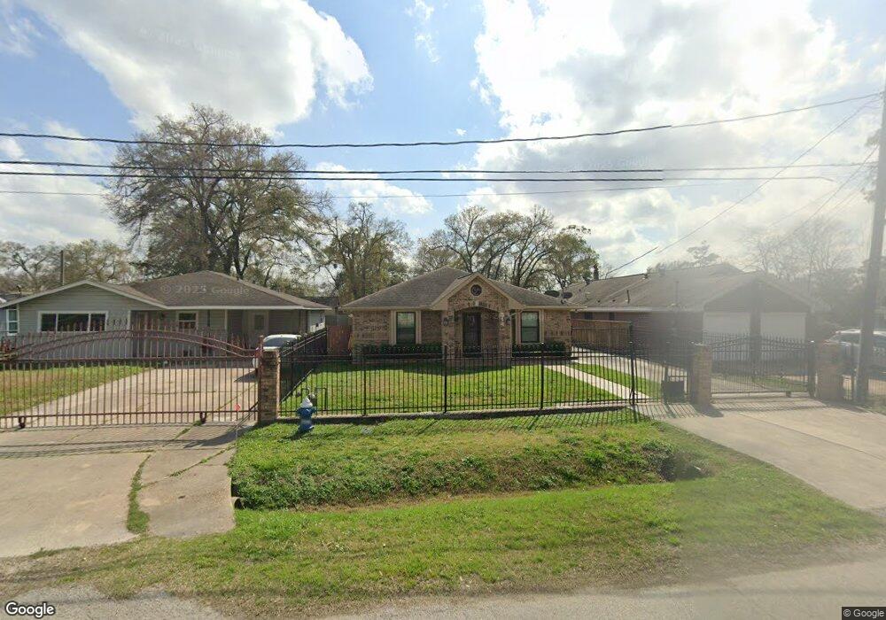 814 Firnat St, Houston, TX 77022 - photo 1
