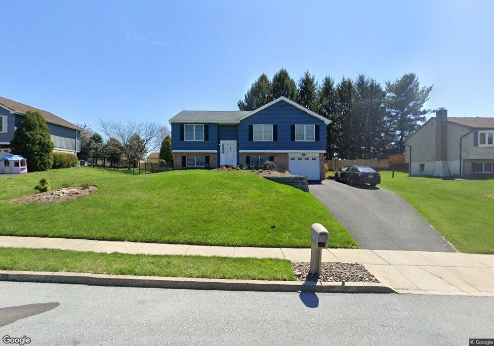 1032 Hickory Ln, Reading, PA 19606 - photo 1