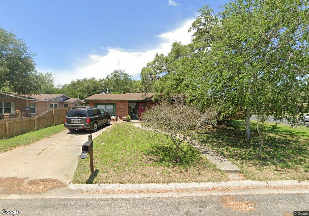 907 E Randall St, Beeville, TX 78102 - photo 1