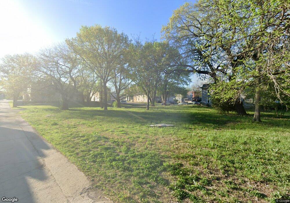 611 SW Tyler St, Topeka, KS 66603 - photo 1