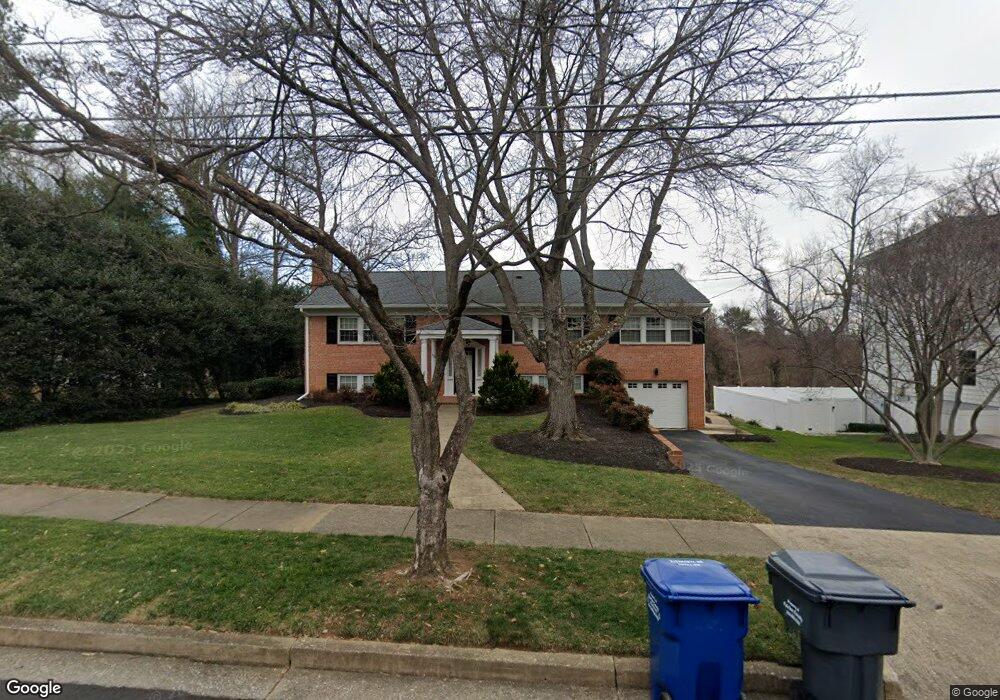 7124 Thrasher Rd, McLean, VA 22101 - photo 1