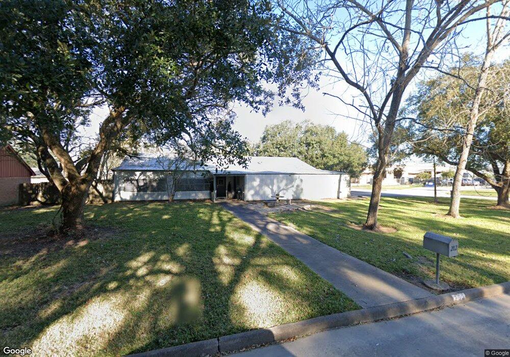 202 Dawn Ave, Friendswood, TX 77546 - photo 1