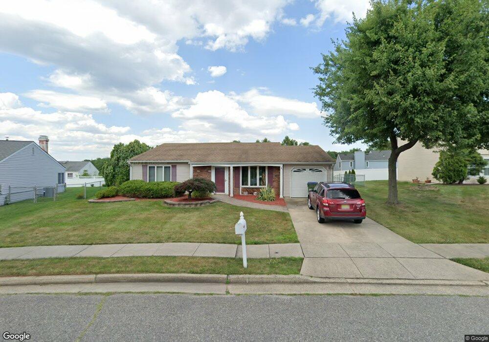 10 Honeysuckle Ln, Edison, NJ 08820 - photo 1