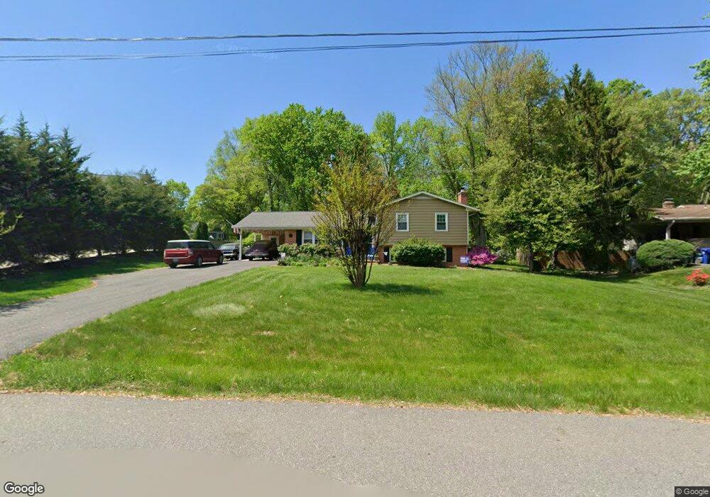 8702 Standish Rd, Alexandria, VA 22308 - photo 1