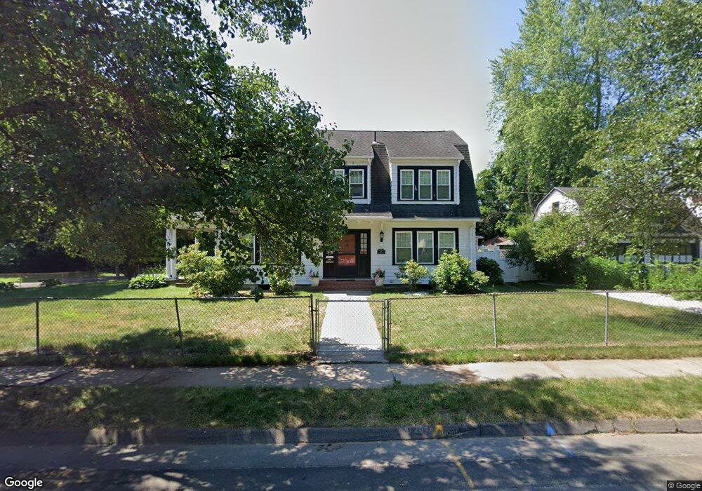 211 Ridgefield St, Hartford, CT 06112 - photo 1