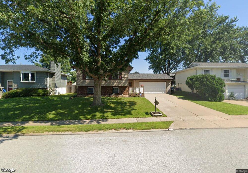 2340 W 60th St, Davenport, IA 52806 - photo 1