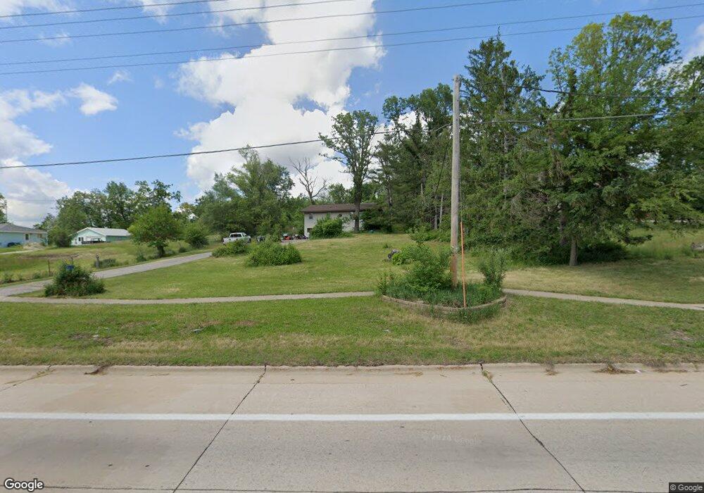 5660 42nd St NE, Cedar Rapids, IA 52411 - photo 1