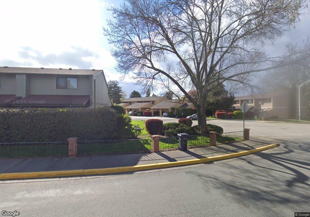 1102 Excalibur Dr, Grants Pass, OR 97526 - photo 1