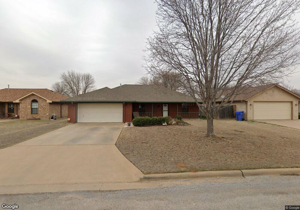 817 Huddleston Dr, Cache, OK 73527 - photo 1