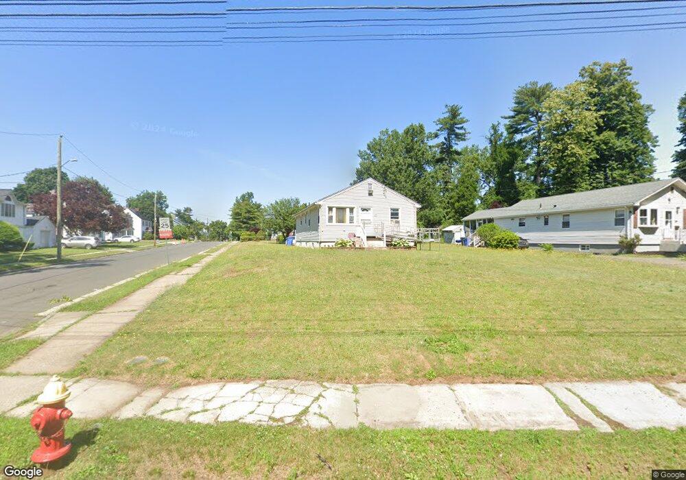 277 Ridgefield St, Hartford, CT 06112 - photo 1