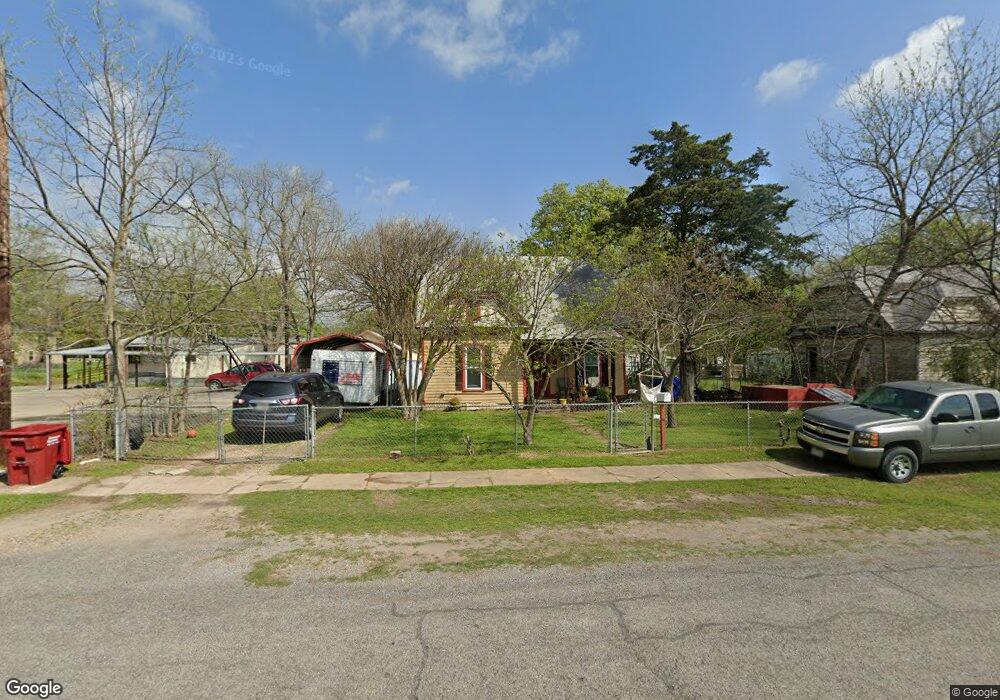 912 S 5th St, Bonham, TX 75418 - photo 1
