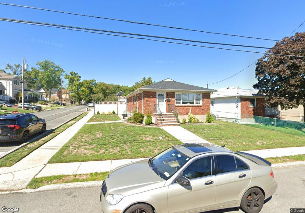 2087 N Railroad Ave, Staten Island, NY 10306 - photo 1