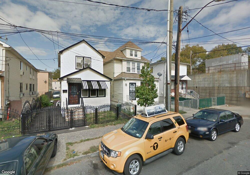 15711 109th Ave, Jamaica, NY 11433 - photo 1