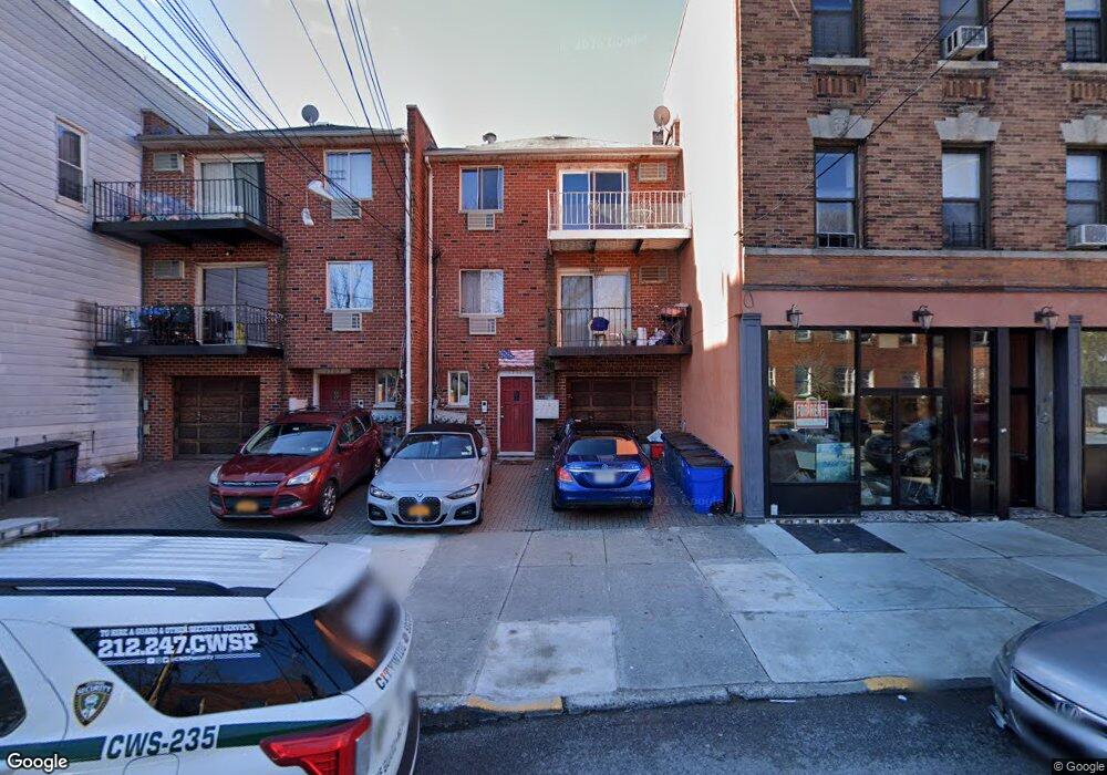 1711 Unionport Rd, Bronx, NY 10462 - photo 1