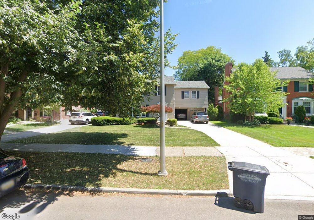 742 Lakeland St, Grosse Pointe, MI 48230 - photo 1