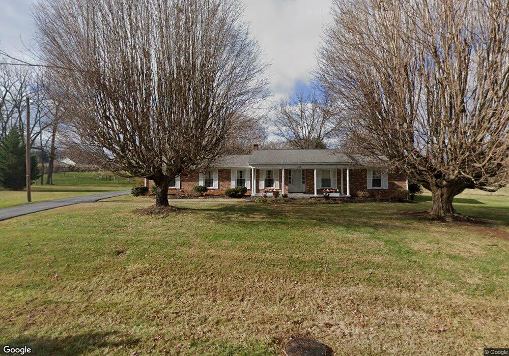 806 Hiwassee Heights Dr, Johnson City, TN 37601 - photo 1