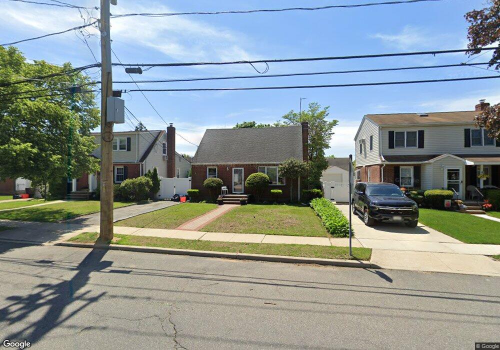 665 Fenworth Blvd, Franklin Square, NY 11010 - photo 1