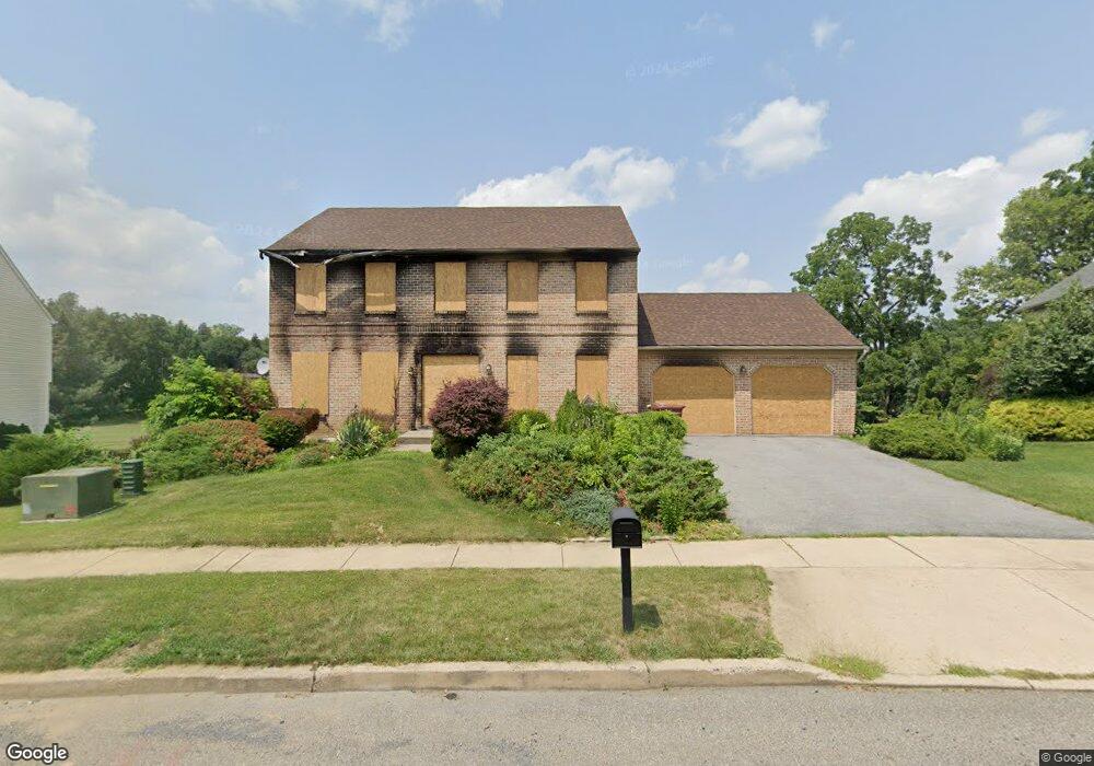 921 Pennsylvania St, Whitehall, PA 18052 - photo 1