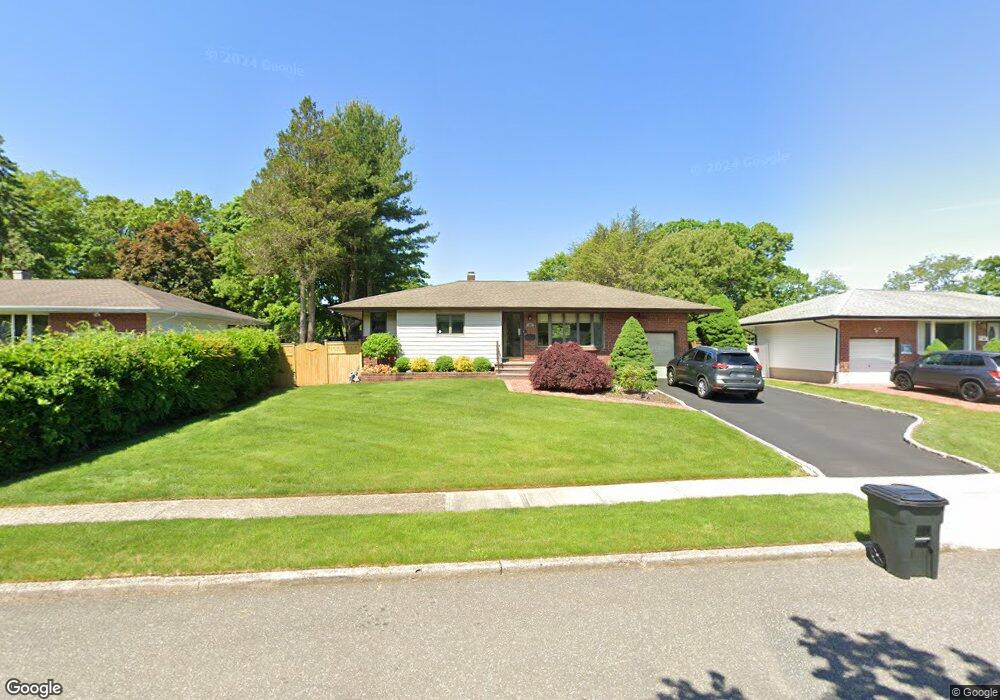 14 August Crescent, ComMacK, NY 11725 - photo 1