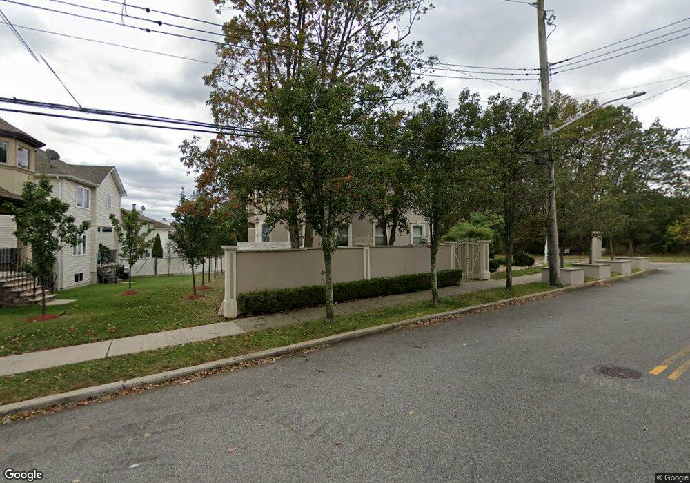 15 Emerald Ct unit 1, Staten Island, NY 10309 - photo 1