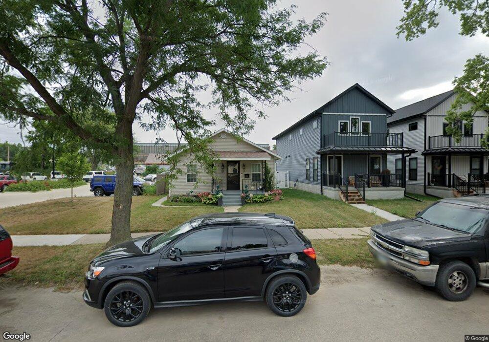 1018 5th St SE, Cedar Rapids, IA 52401 - photo 1