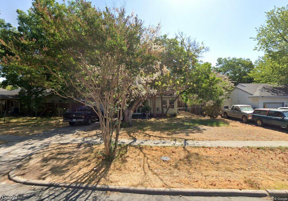 913 Clarice St, Grand Prairie, TX 75051 - photo 1