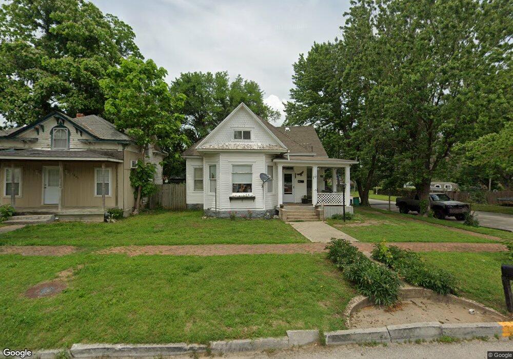 1801 Chess Ave, Parsons, KS 67357 - photo 1