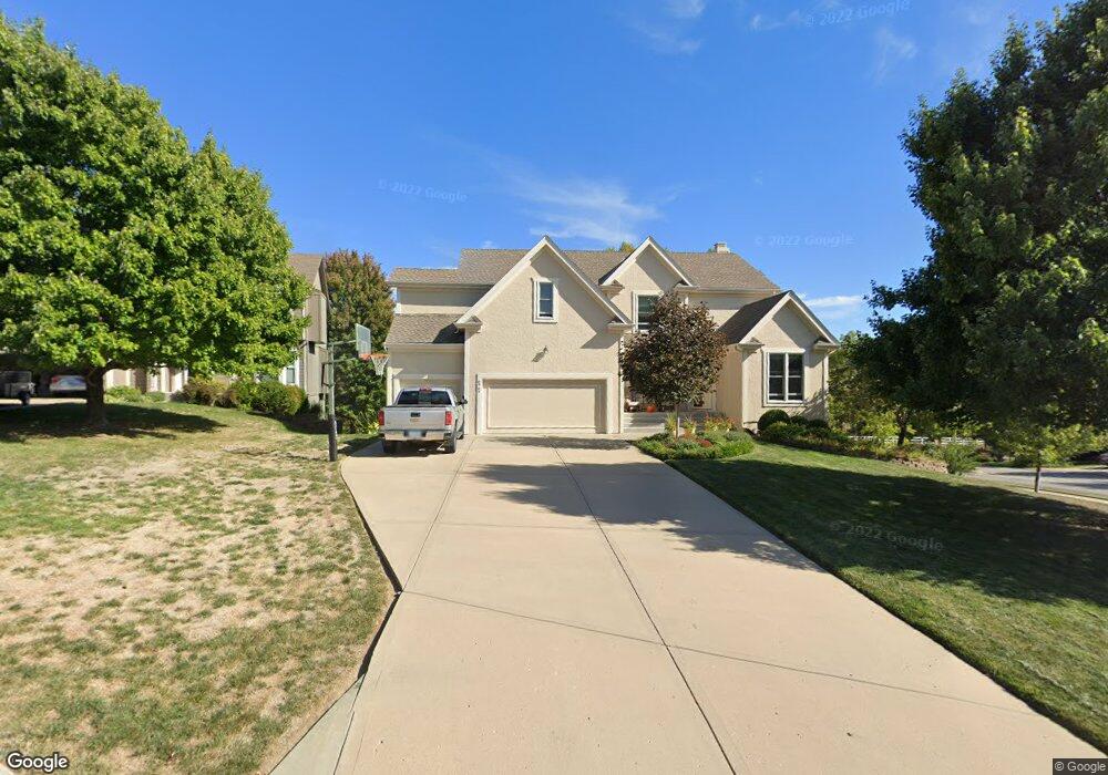 6967 Greenwood St, Shawnee, KS 66216 - photo 1