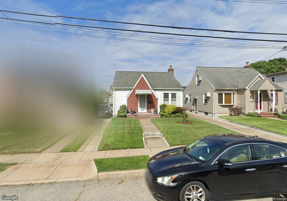 250 Jefferson St, Franklin Square, NY 11010 - photo 1