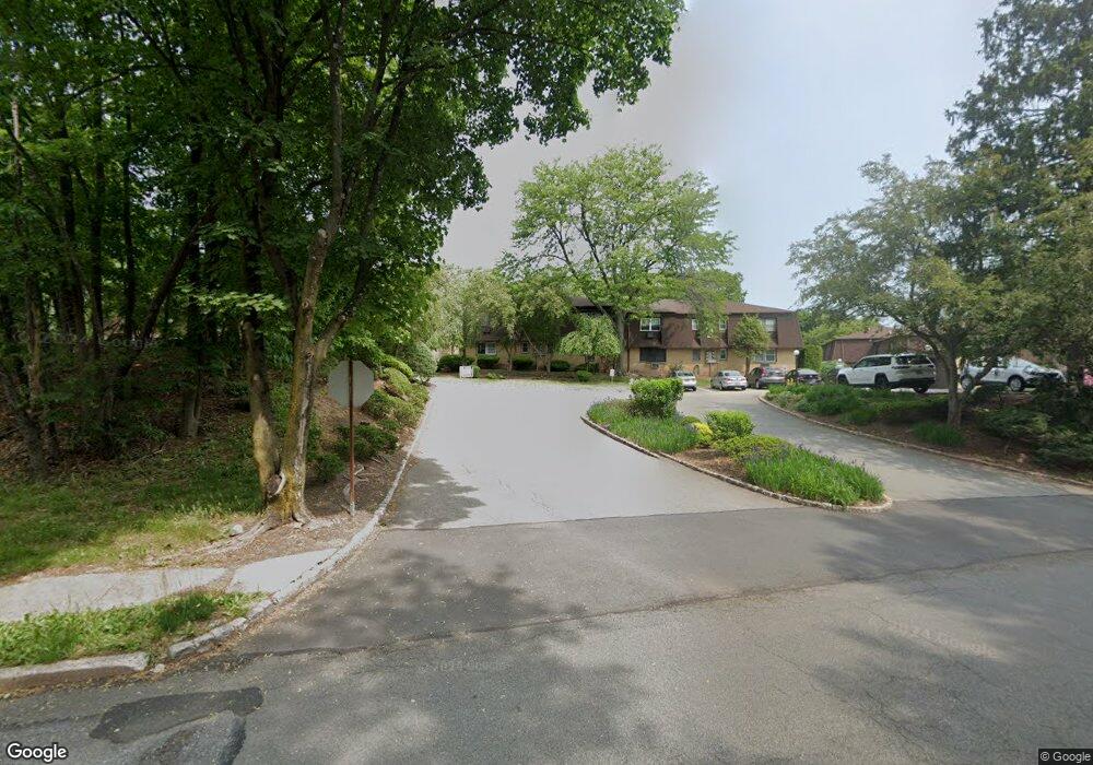 5 Germonds Village unit 2, Bardonia, NY 10954 - photo 1