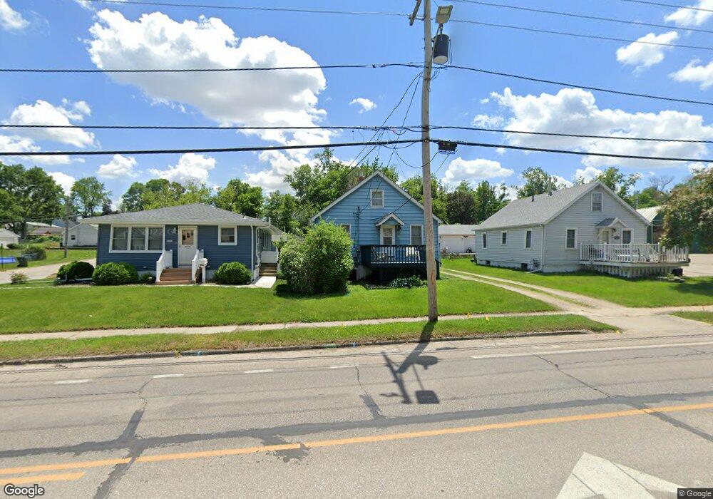 2705 Johnson Ave NW, Cedar Rapids, IA 52405 - photo 1