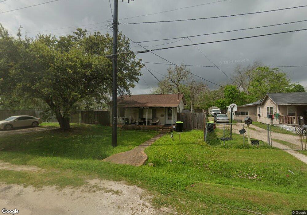 1612 Avenue L, Bay City, TX 77414 - photo 1