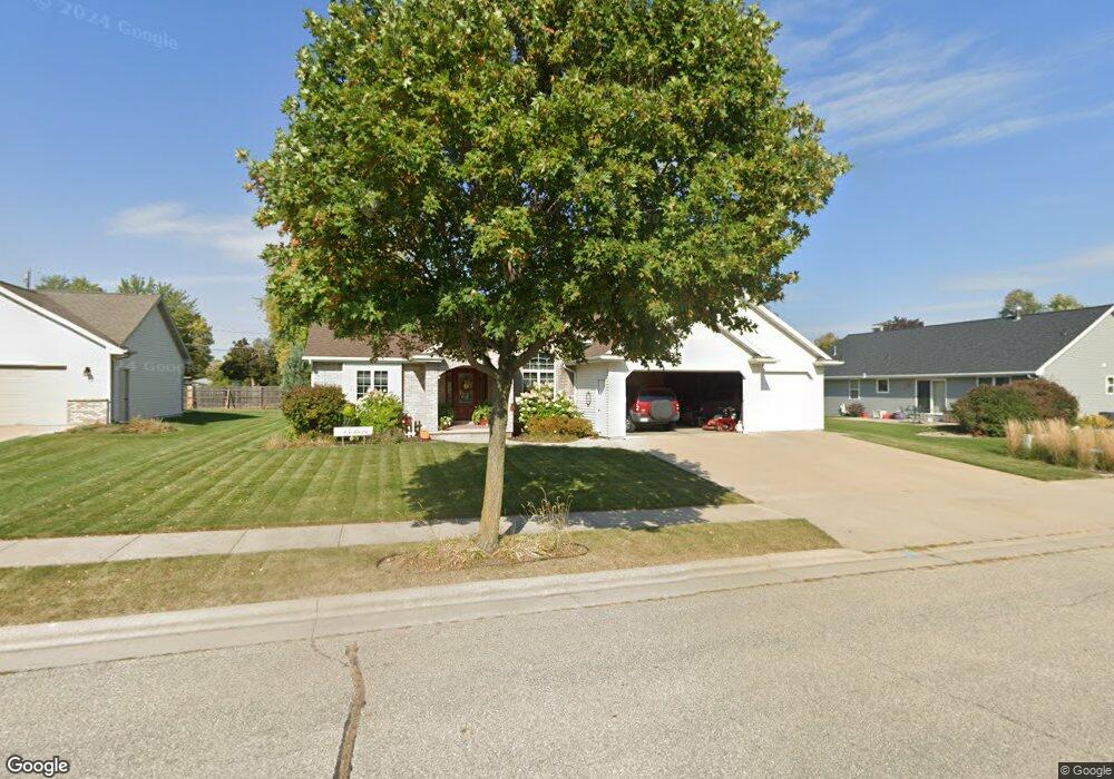 104 Hidden Ridges Cir, Combined Locks, WI 54113 - photo 1