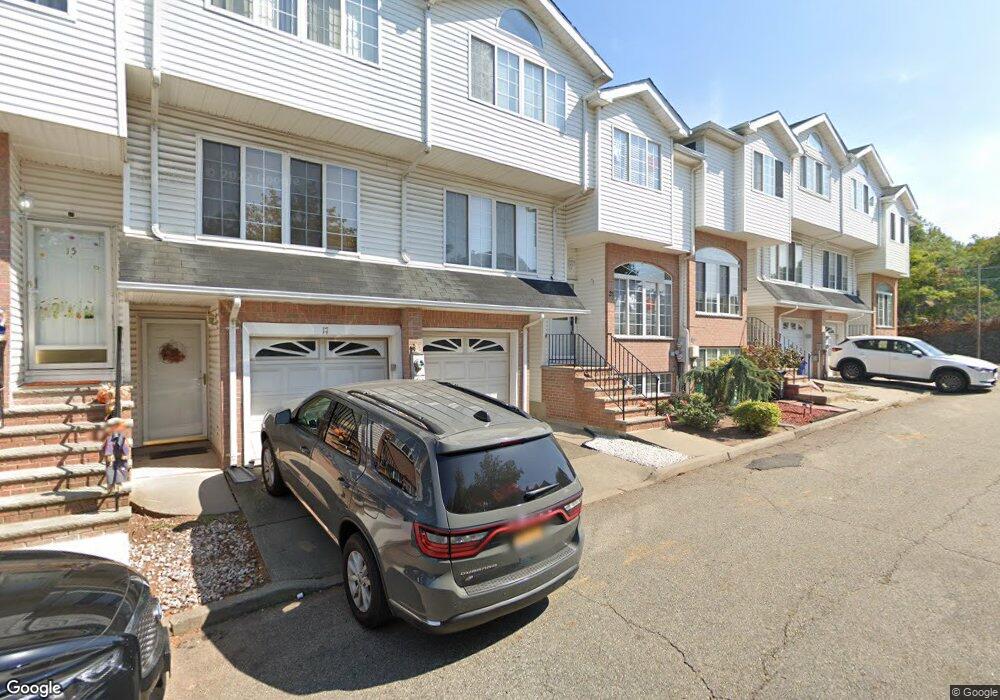 19 Rutherford Ct, Staten Island, NY 10309 - photo 1