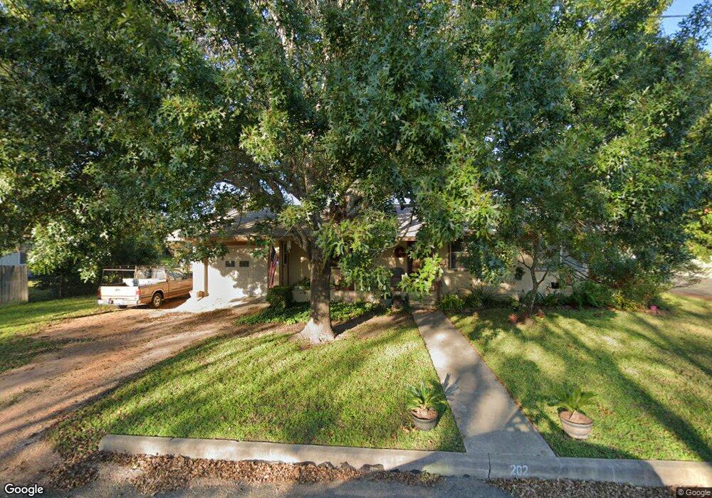 202 W Hackberry St, Fredericksburg, TX 78624 - photo 1