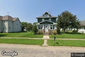 718 Howard St, Aplington, IA 50604