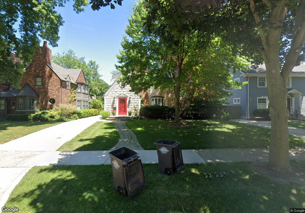 570 Lincoln Rd, Grosse Pointe, MI 48230 - photo 1