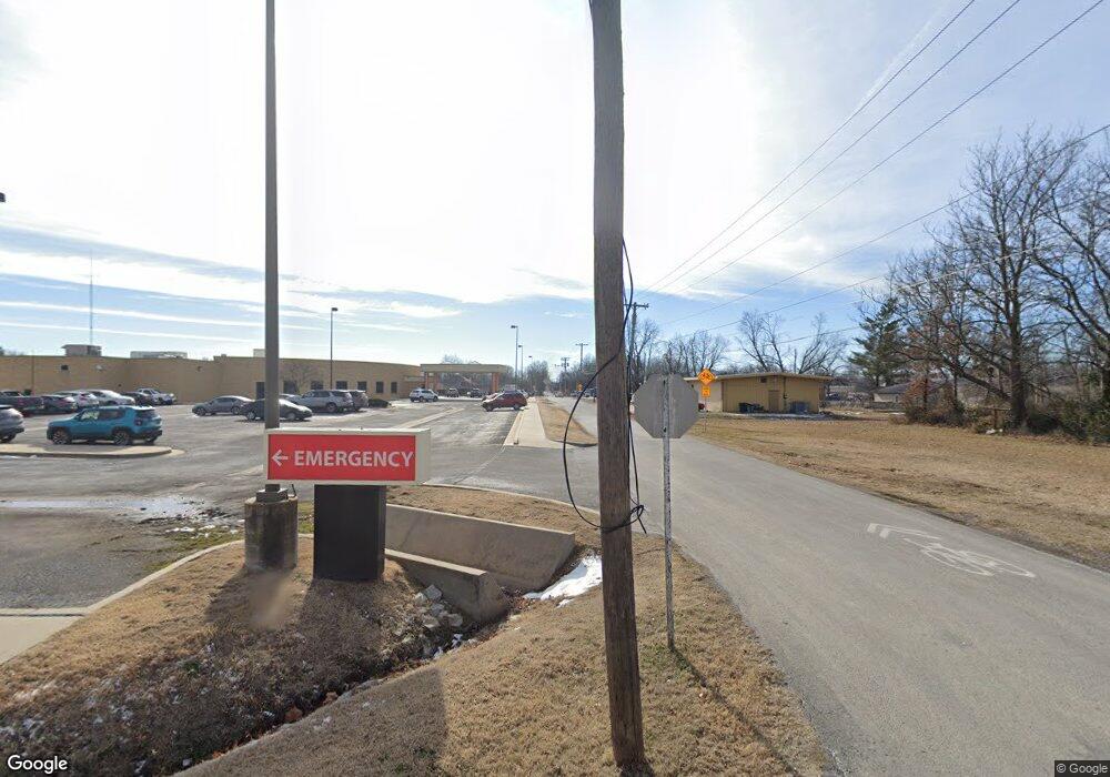 1102 NE 2nd St, Pryor, OK 74361 - photo 1