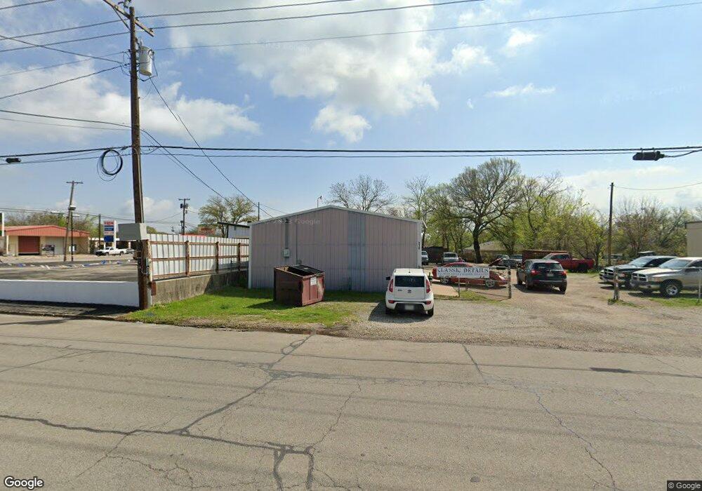 310 Chestnut St, Bonham, TX 75418 - photo 1